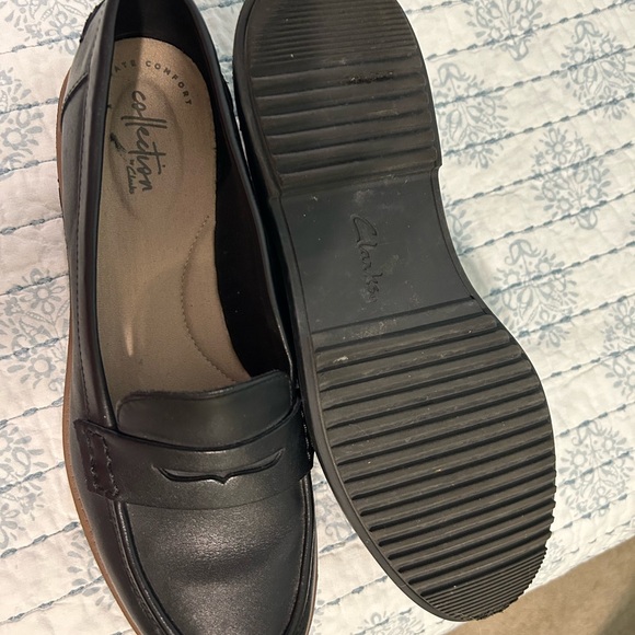 Clarks Black Leather Loafers - Picture 3 of 4